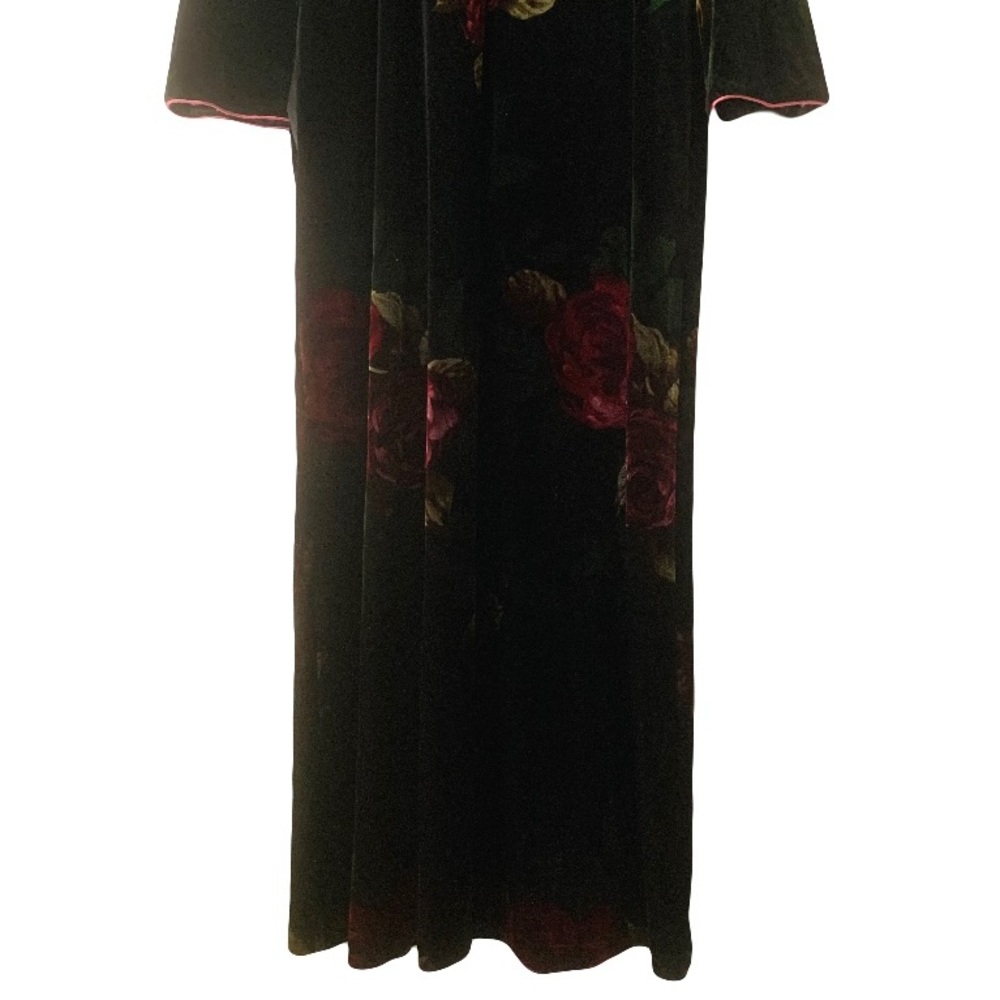 Oscar de la Renta Sleepwear Floral Velvet Robe - Black and Red - Picture 4 of 8